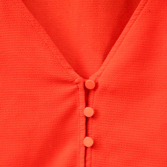Red CeCe V-Neck Ruffled Button-Down Blouse Size M - Picture 4 of 7